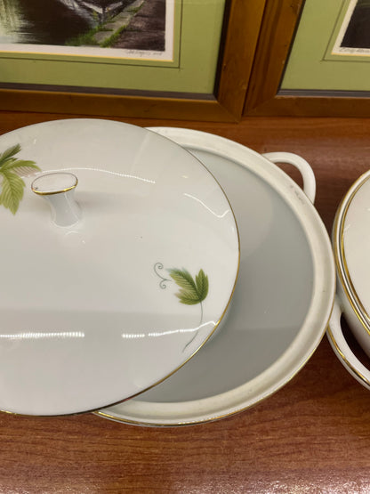 (Pair) Noritake oval vegetable serving bowl with a lid, England (2 bowls with lid)