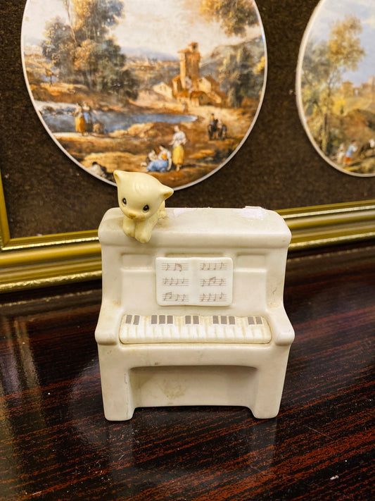 Mini musical decor piece, miniature home decor