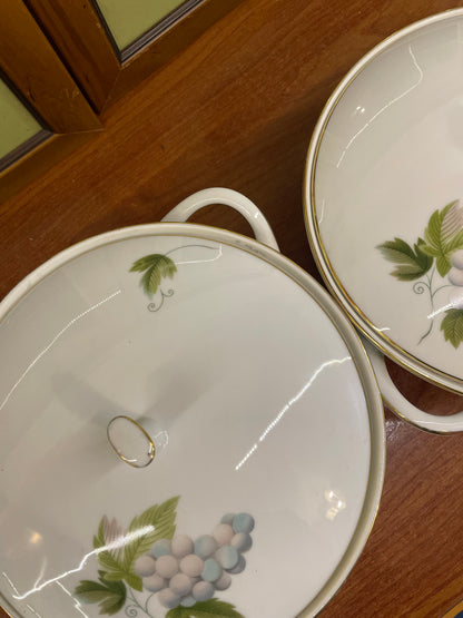 (Pair) Noritake oval vegetable serving bowl with a lid, England (2 bowls with lid)