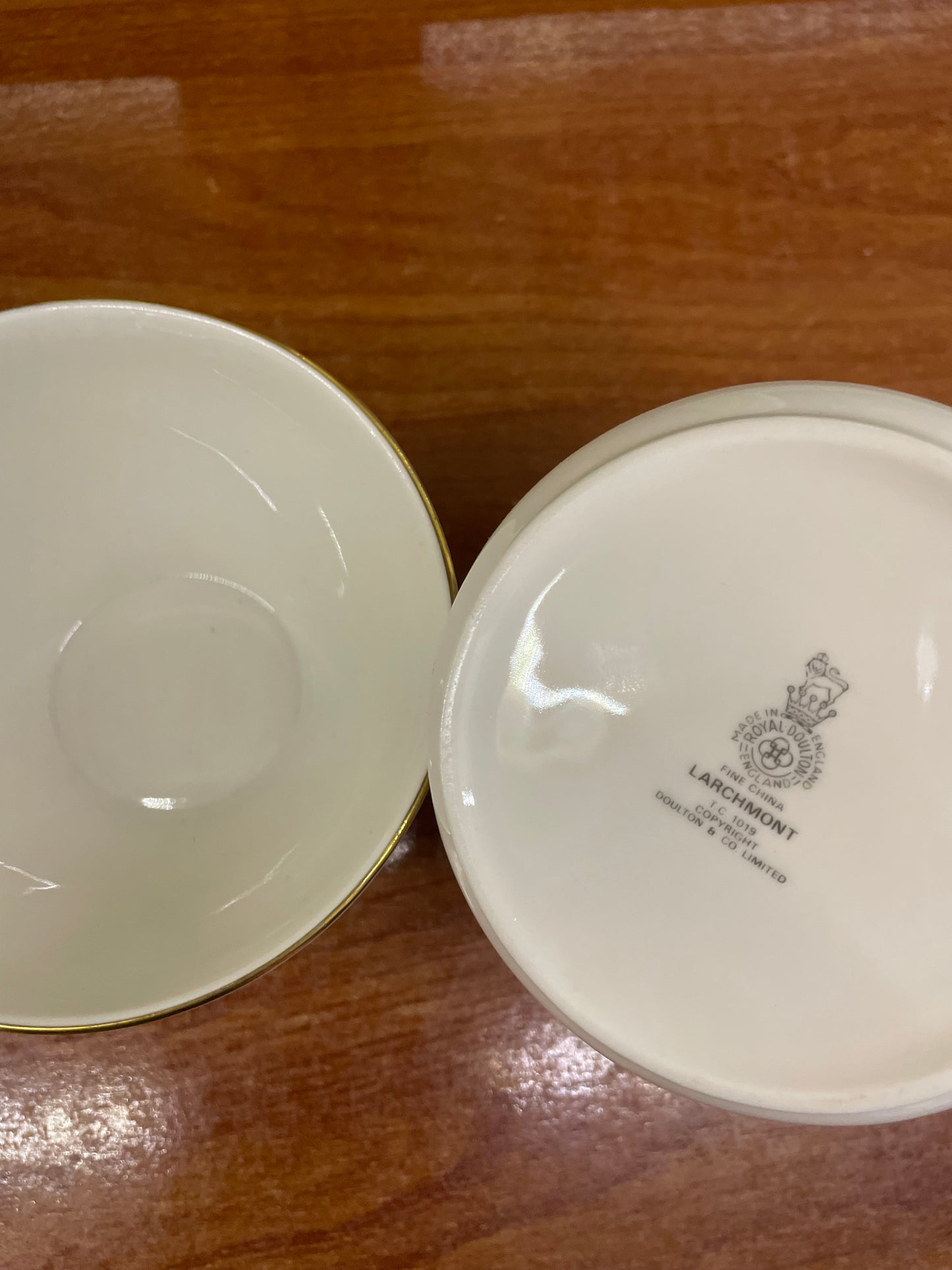 Royal Doultan “ larchmont” collections creamer & sugar bowl set