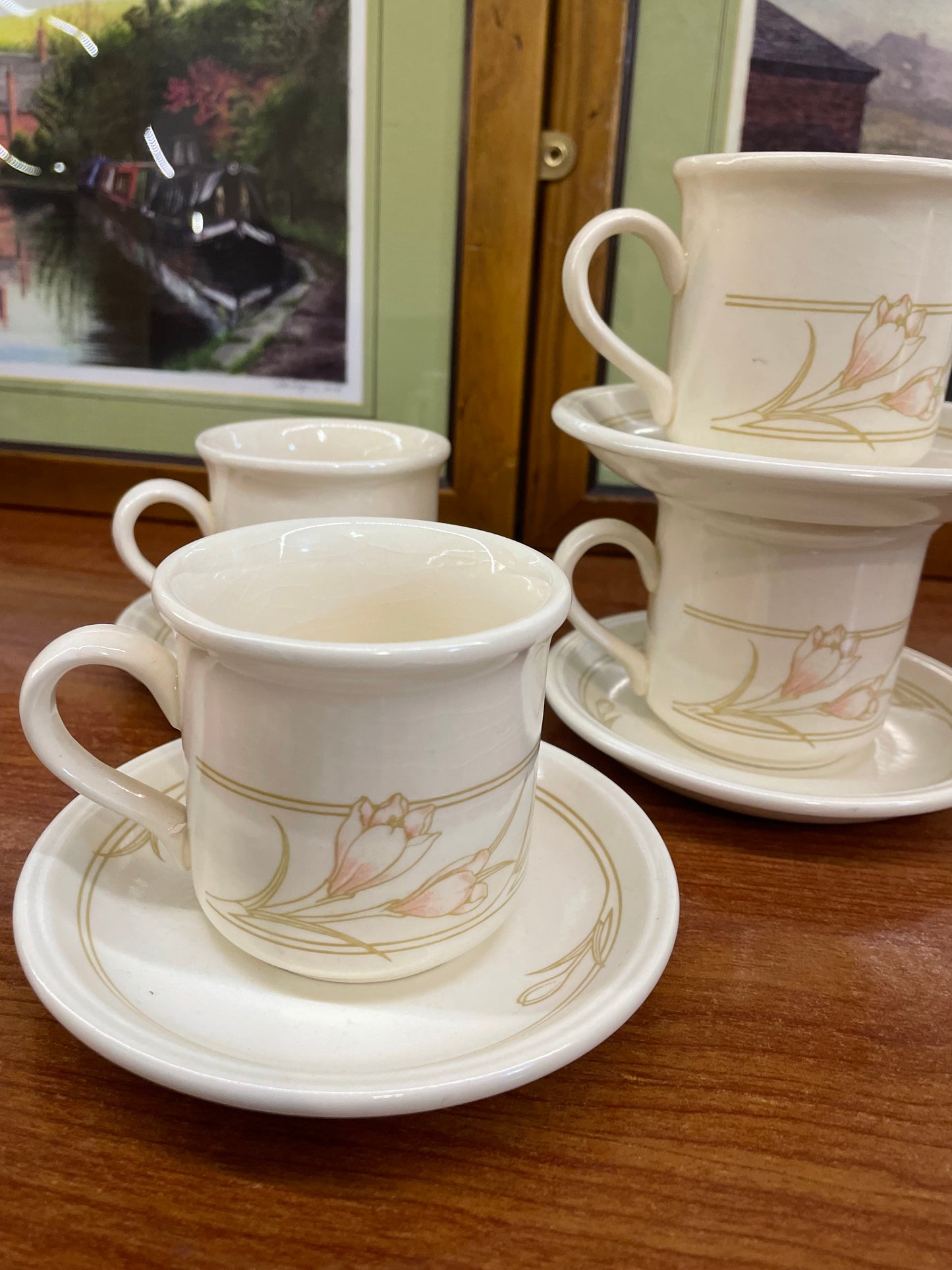 Set of 4, Simpson biltons floral tea cups saucers, England