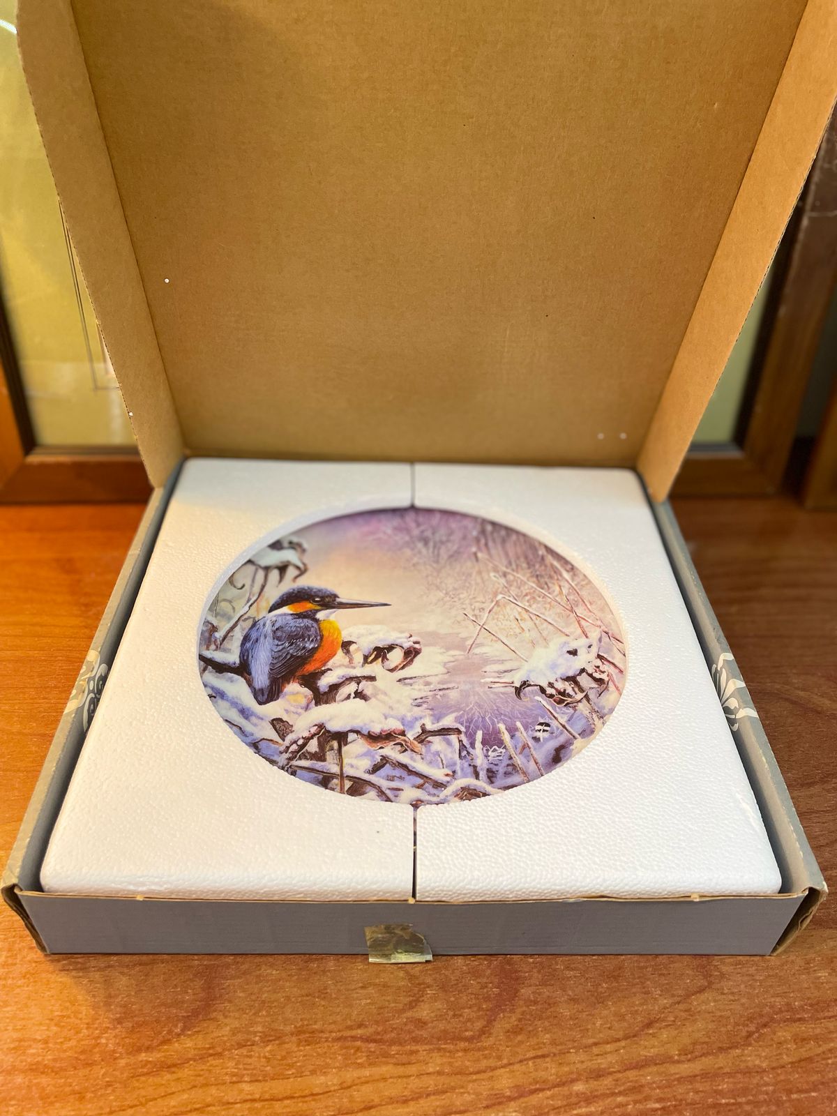 Wedgwood Fine Bone China Collectors Plates. - Kingfishers , wall plate, 8.5 inches , with box