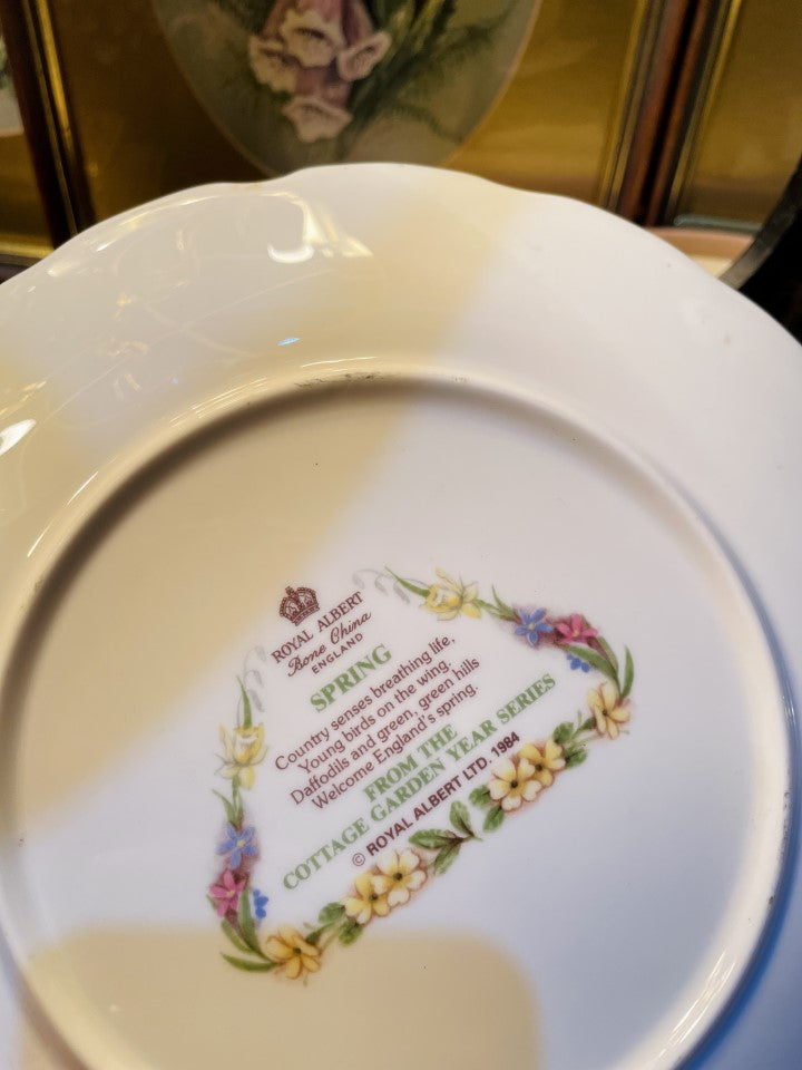 Royal Albert Cottage Garden Plate, Spring - Decorative Wall Plate 8.5 inches