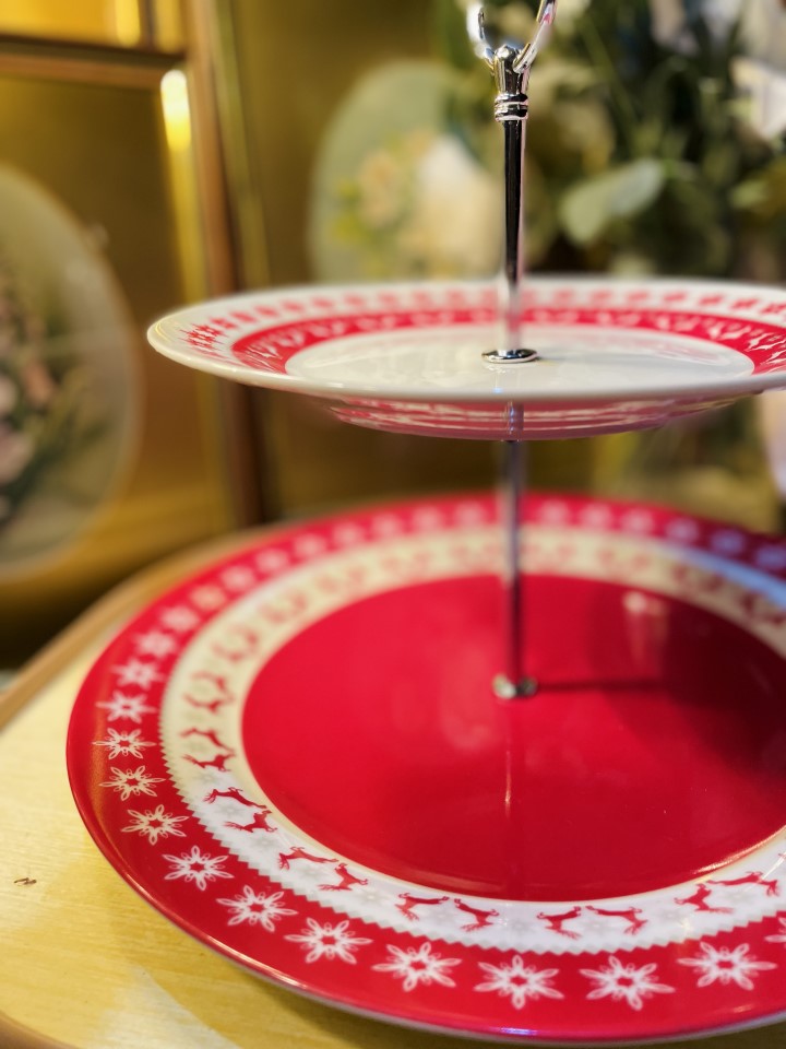 VINTAGE TWO TIER CAKE PLATE STAND - TEA TIME - HI TEA PLATER