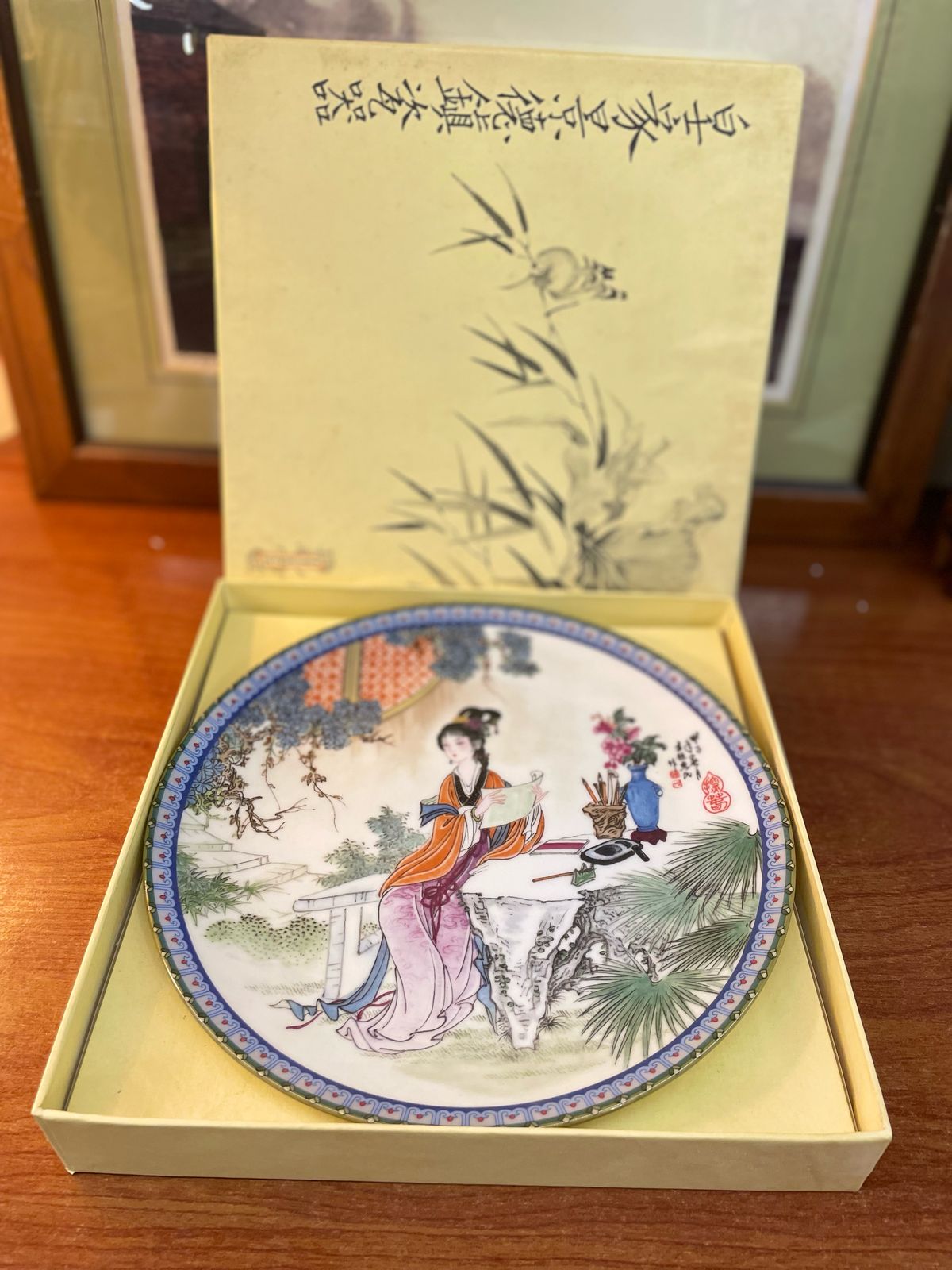 Imperial Jingdezhen Plate WAN Beauties Of The Red Mansion , wall plate 8.5 inches, with box