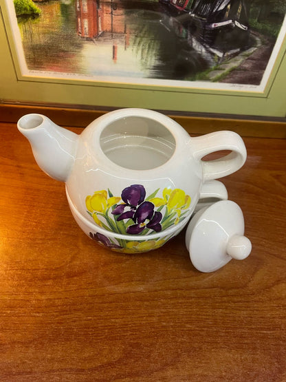 Vintage Teapot, Tea for one, CERAMIC tea pot with saucer