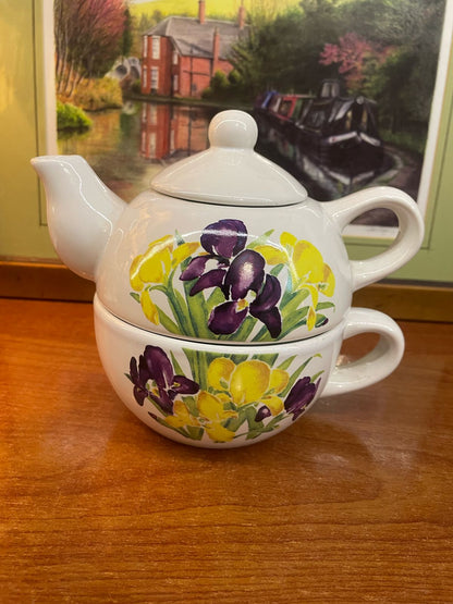 Vintage Teapot, Tea for one, CERAMIC tea pot with saucer